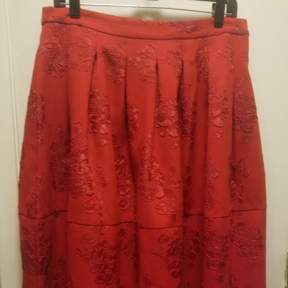 Elle red skirt - Picture 2 of 5